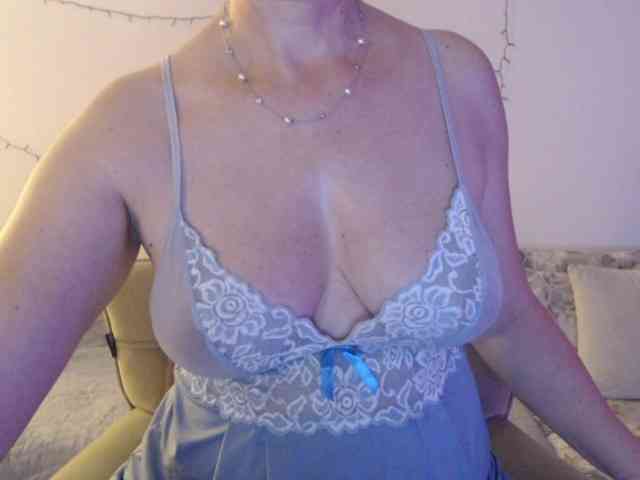 goodSnowQueen webcam