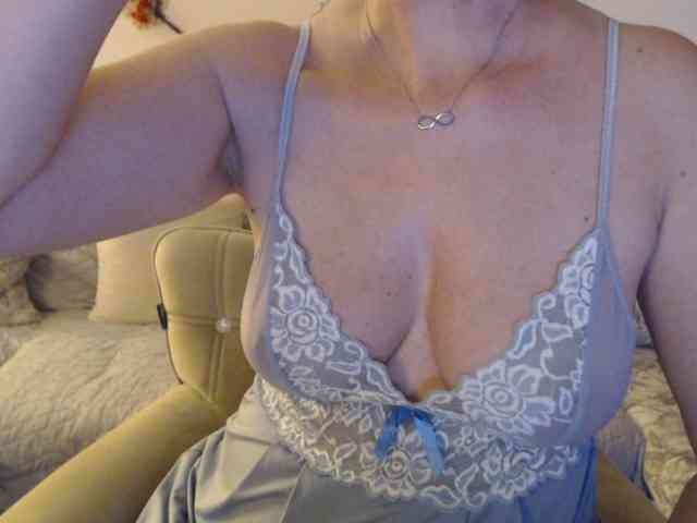 goodSnowQueen webcam