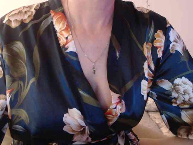 goodSnowQueen webcam