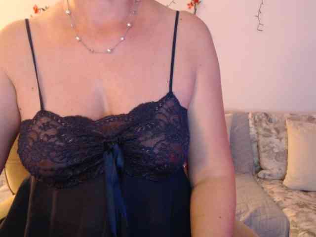 goodSnowQueen webcam