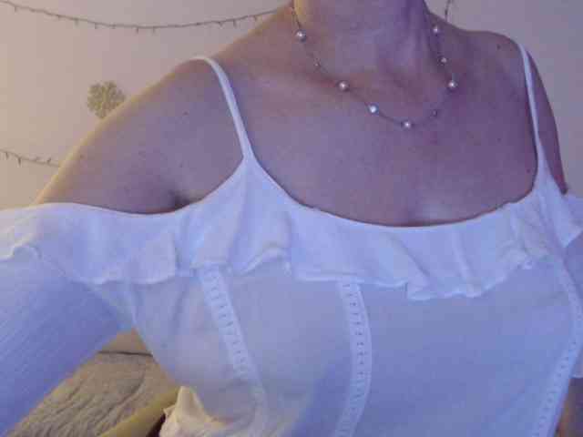 goodSnowQueen webcam