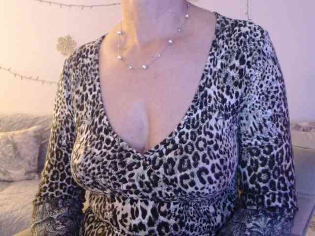 goodSnowQueen Live Webcam on BongaCams