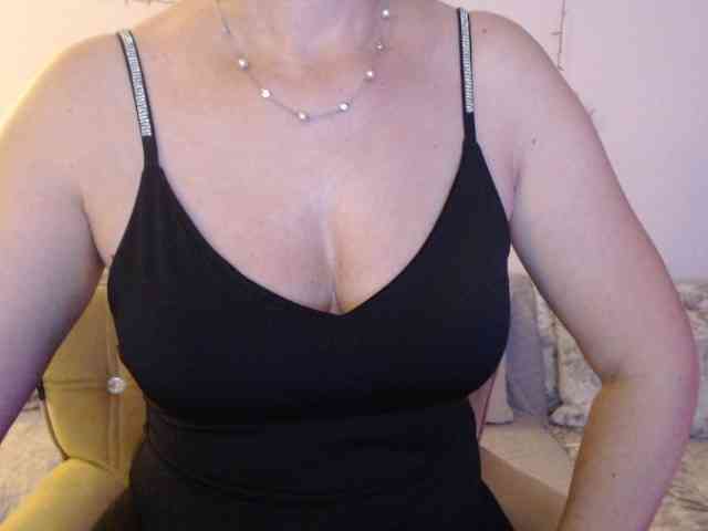 goodSnowQueen webcam