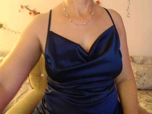 goodSnowQueen webcam