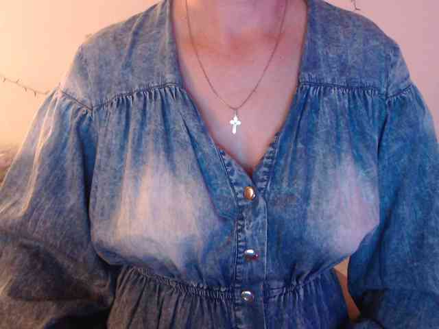 goodSnowQueen webcam