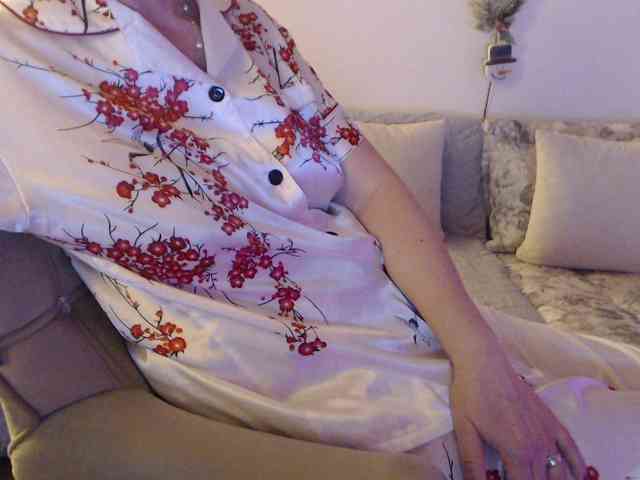 goodSnowQueen webcam