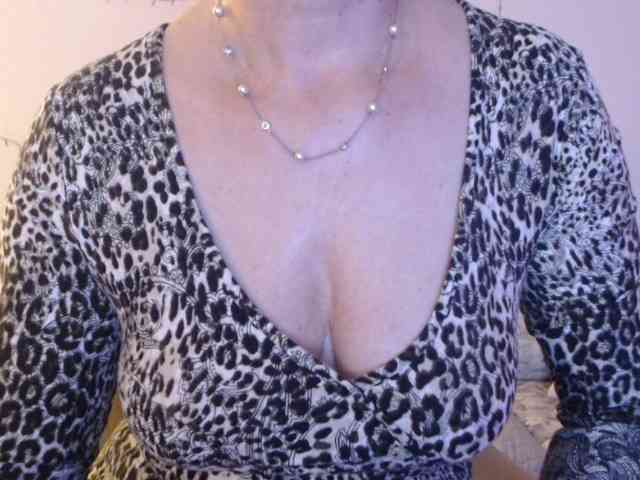 goodSnowQueen webcam