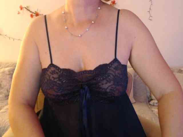 goodSnowQueen webcam