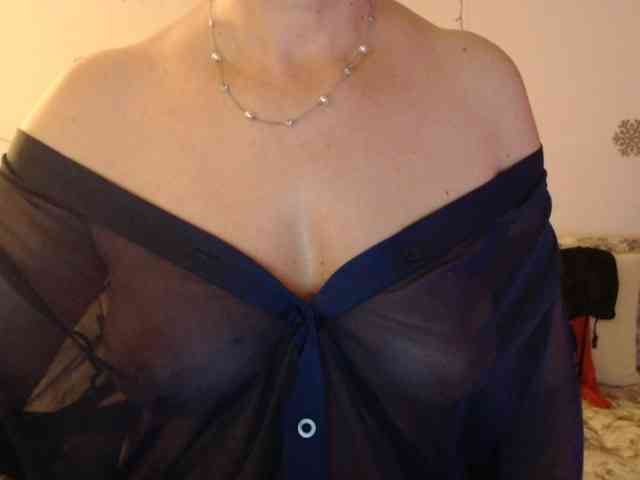 goodSnowQueen webcam