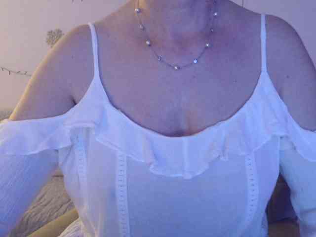 goodSnowQueen webcam