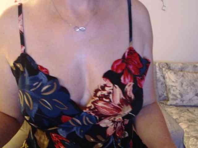 goodSnowQueen webcam