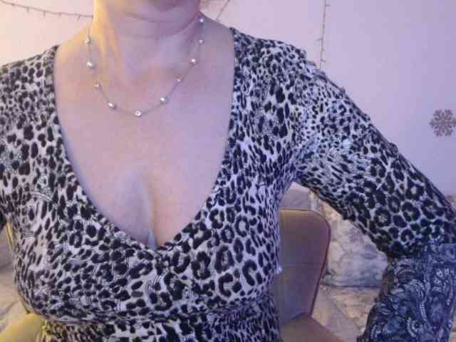 goodSnowQueen webcam