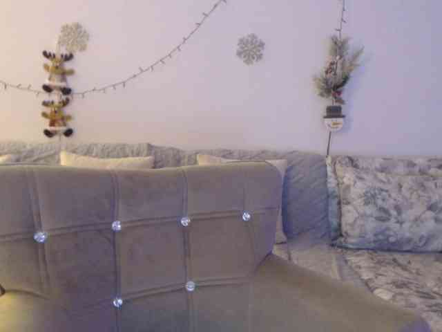 goodSnowQueen webcam