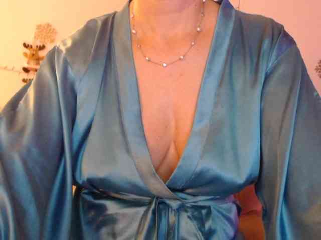 goodSnowQueen webcam