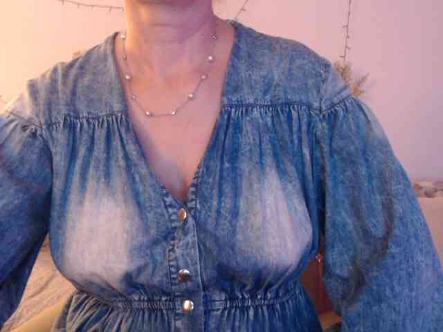 goodSnowQueen webcam