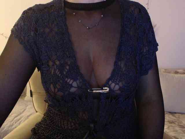 goodSnowQueen Live Webcam on BongaCams