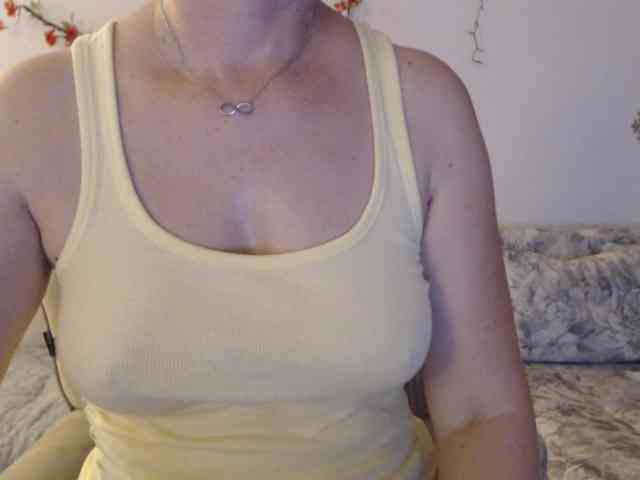 goodSnowQueen webcam