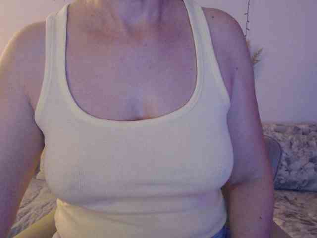 goodSnowQueen webcam