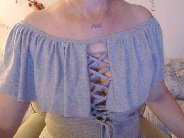 goodSnowQueen webcam