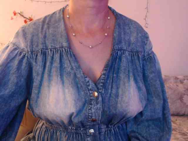 goodSnowQueen webcam