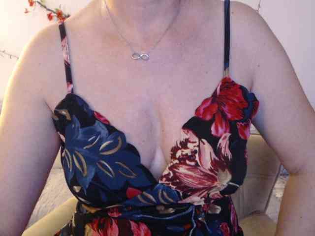 goodSnowQueen webcam