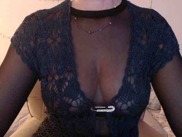 goodSnowQueen webcam