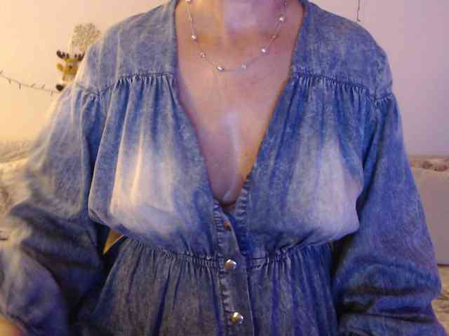 goodSnowQueen webcam