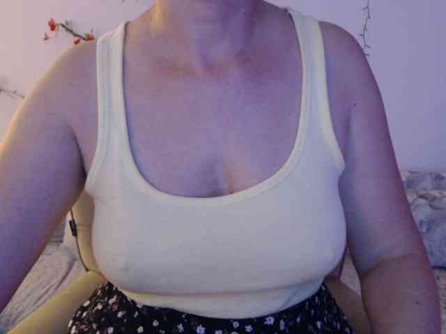 goodSnowQueen webcam