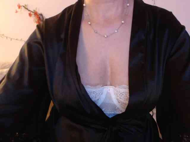 goodSnowQueen Live Webcam on BongaCams
