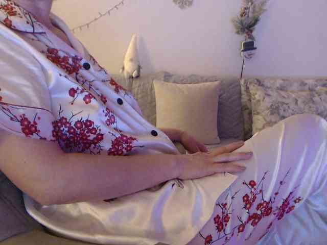 goodSnowQueen webcam