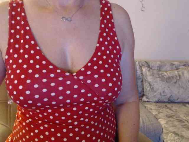 goodSnowQueen webcam