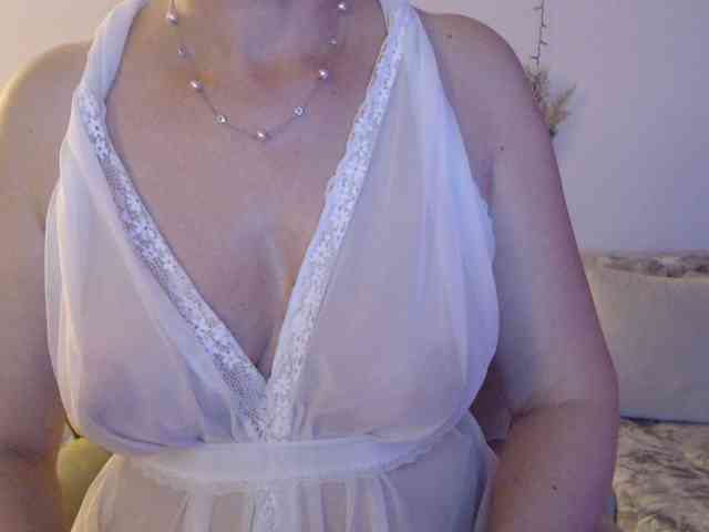 goodSnowQueen webcam