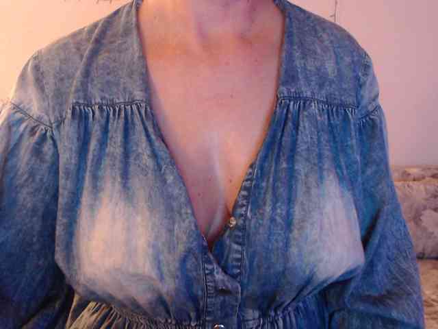 goodSnowQueen webcam