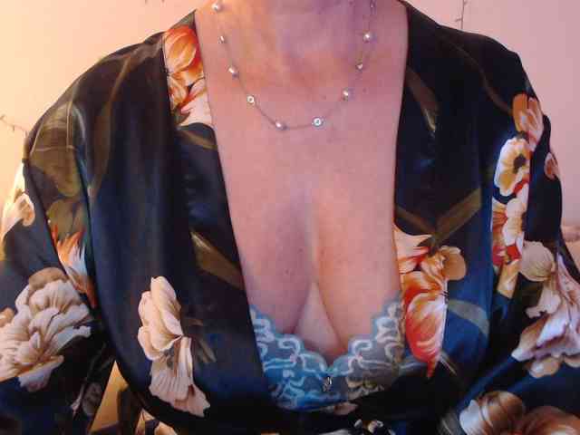 goodSnowQueen webcam