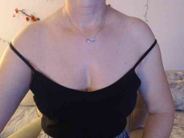 goodSnowQueen webcam