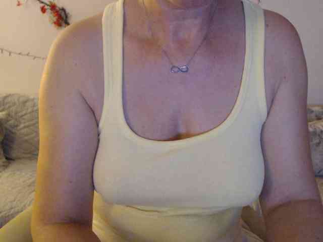goodSnowQueen webcam