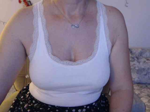 goodSnowQueen webcam