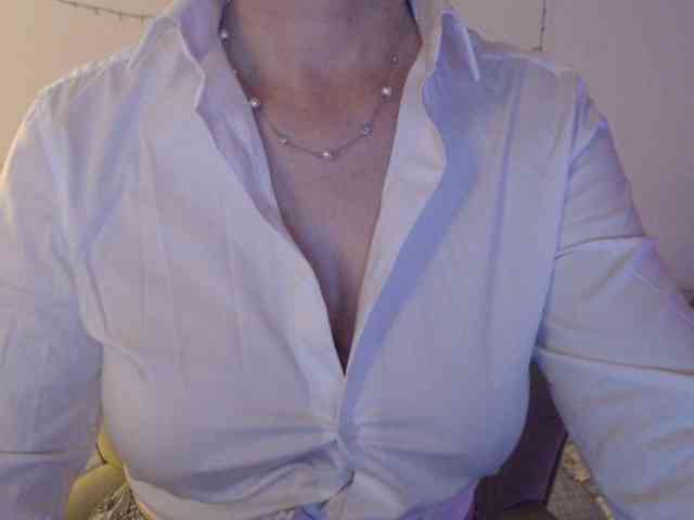 goodSnowQueen webcam