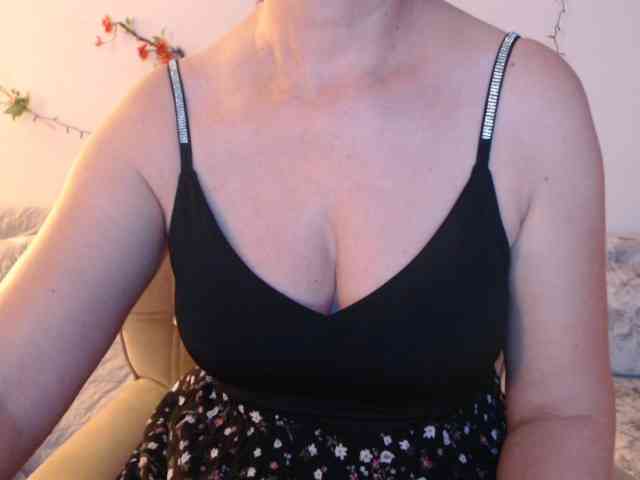 goodSnowQueen webcam