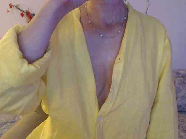 goodSnowQueen webcam