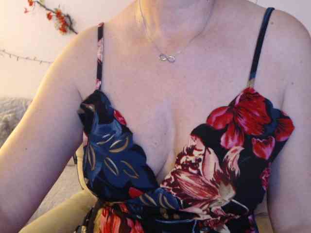 goodSnowQueen webcam