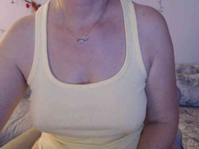goodSnowQueen webcam