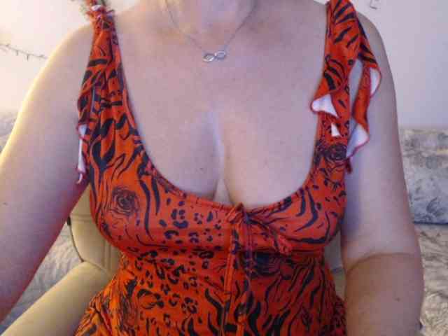 goodSnowQueen webcam
