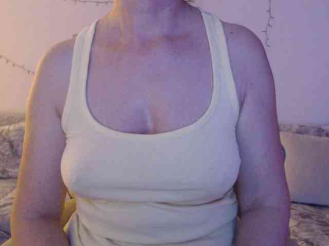 goodSnowQueen webcam