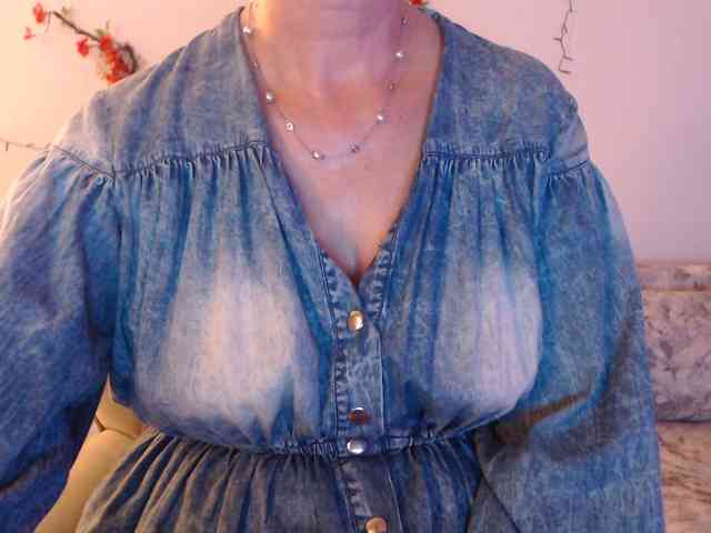 goodSnowQueen webcam