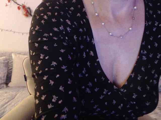 goodSnowQueen webcam