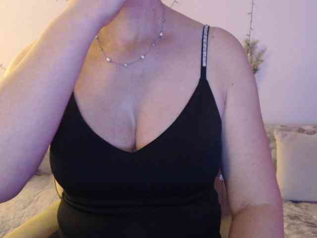 goodSnowQueen webcam