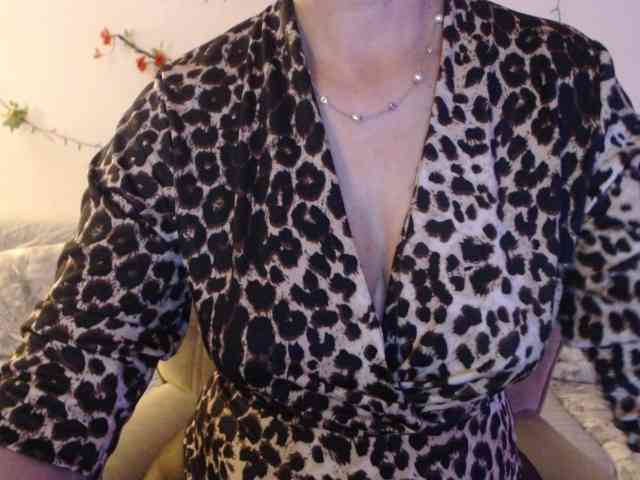 goodSnowQueen webcam