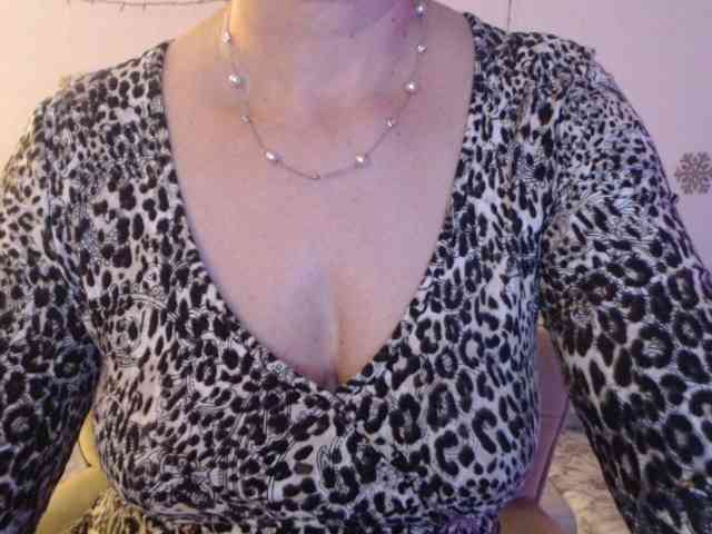 goodSnowQueen webcam