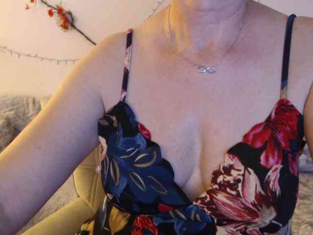 goodSnowQueen webcam